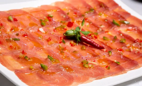 Carpaccio de Res con Aceite de Trufa